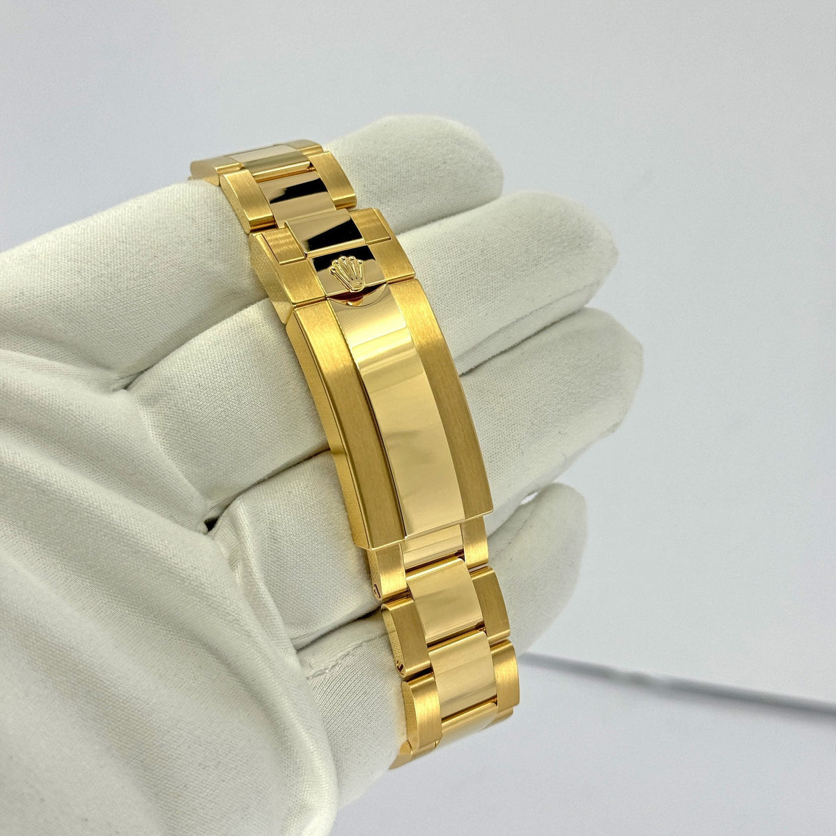 Submariner Date, 18k Yellow Gold, 41mm, Ref# 126618lb-0002